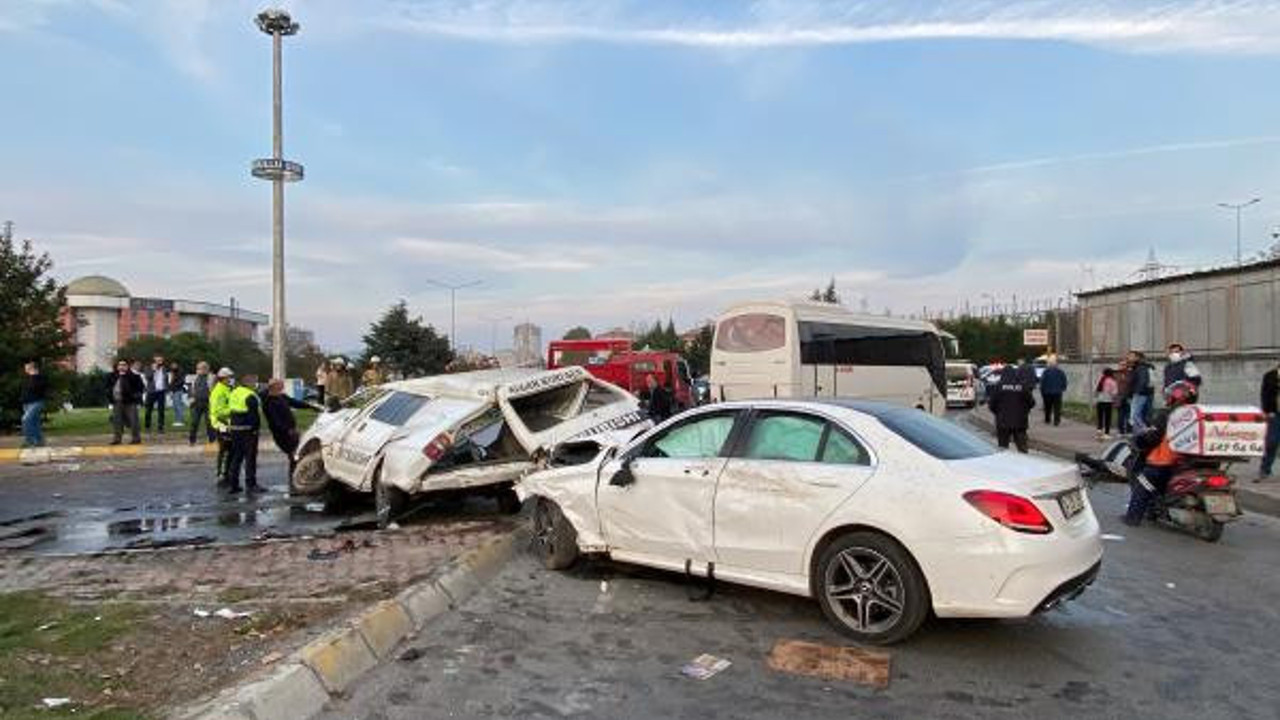 Ümraniye'de süratli aracın rüzgarı motosiklet devirdi