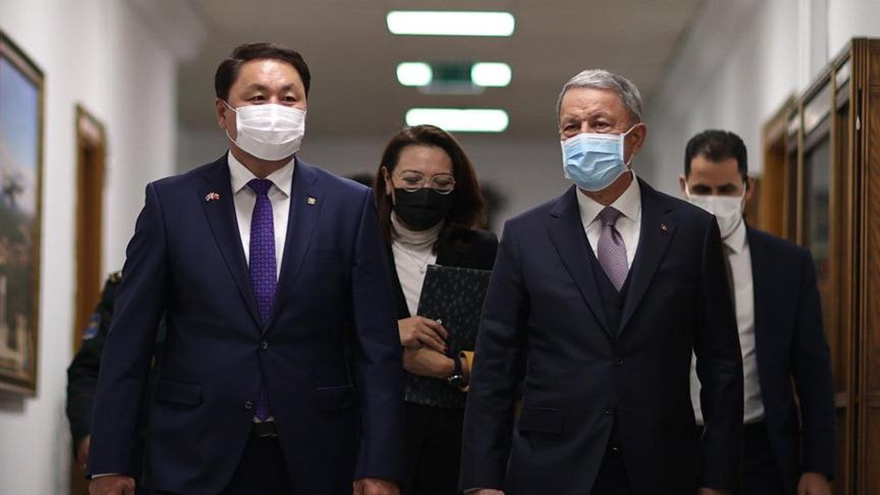 Bakan Akar, Moğolistanlı mevkidaşı ile görüştü