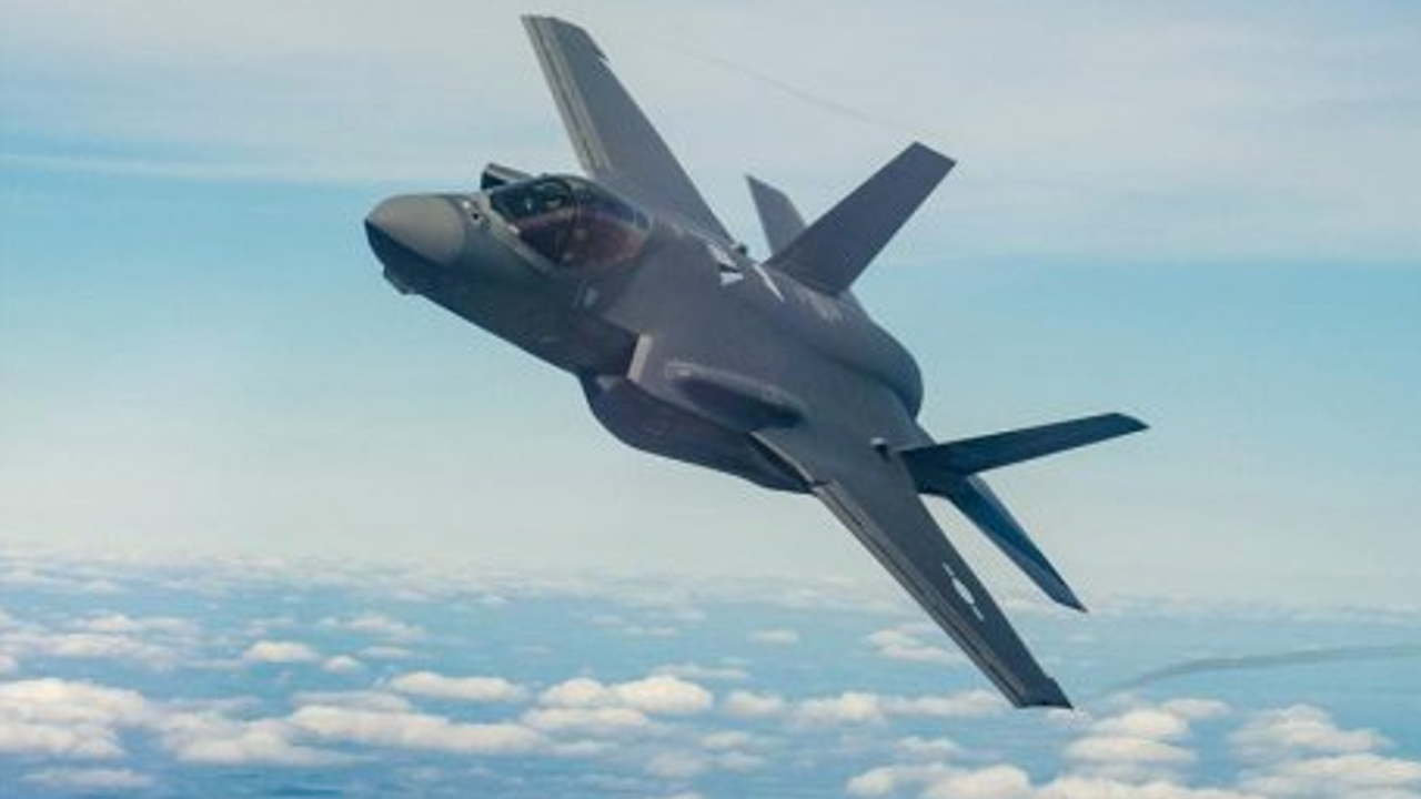 F-35 tipi savaş uçağı Akdeniz'de düştü