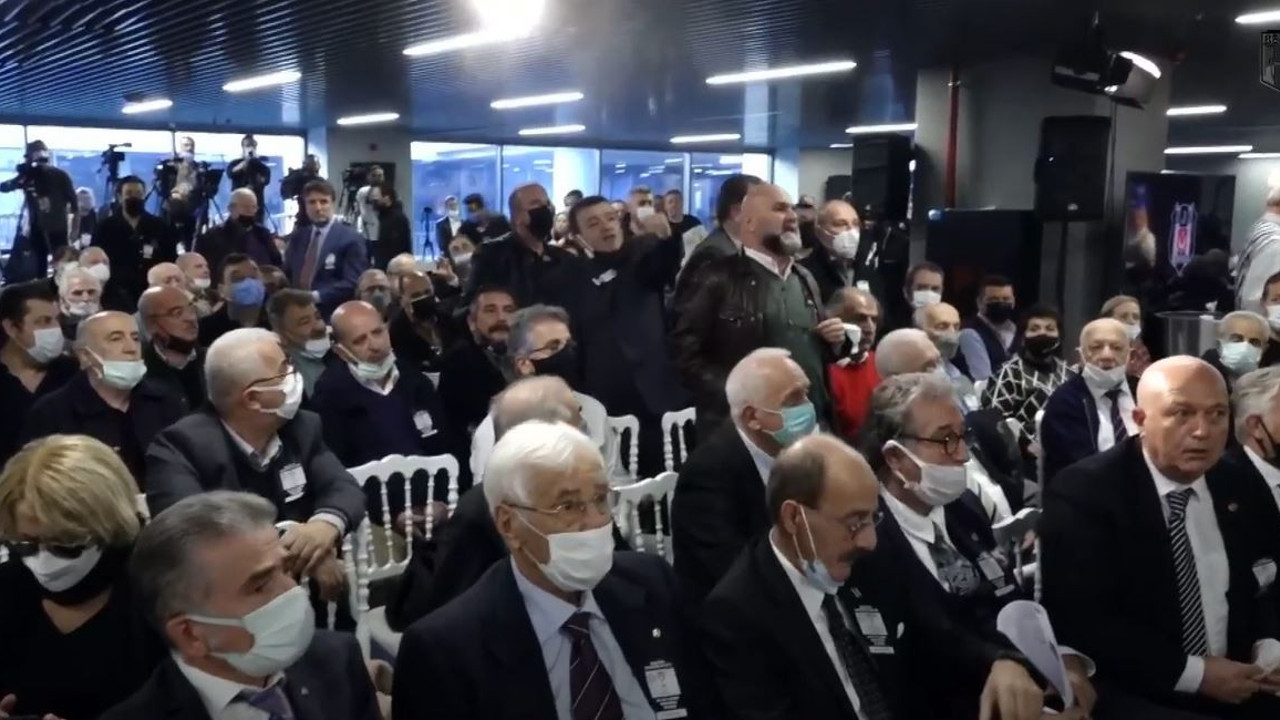 Fikret Orman konuşma yapıp salonu terk etti. Beşiktaş Divan Kurulu'nda büyük gerginlik