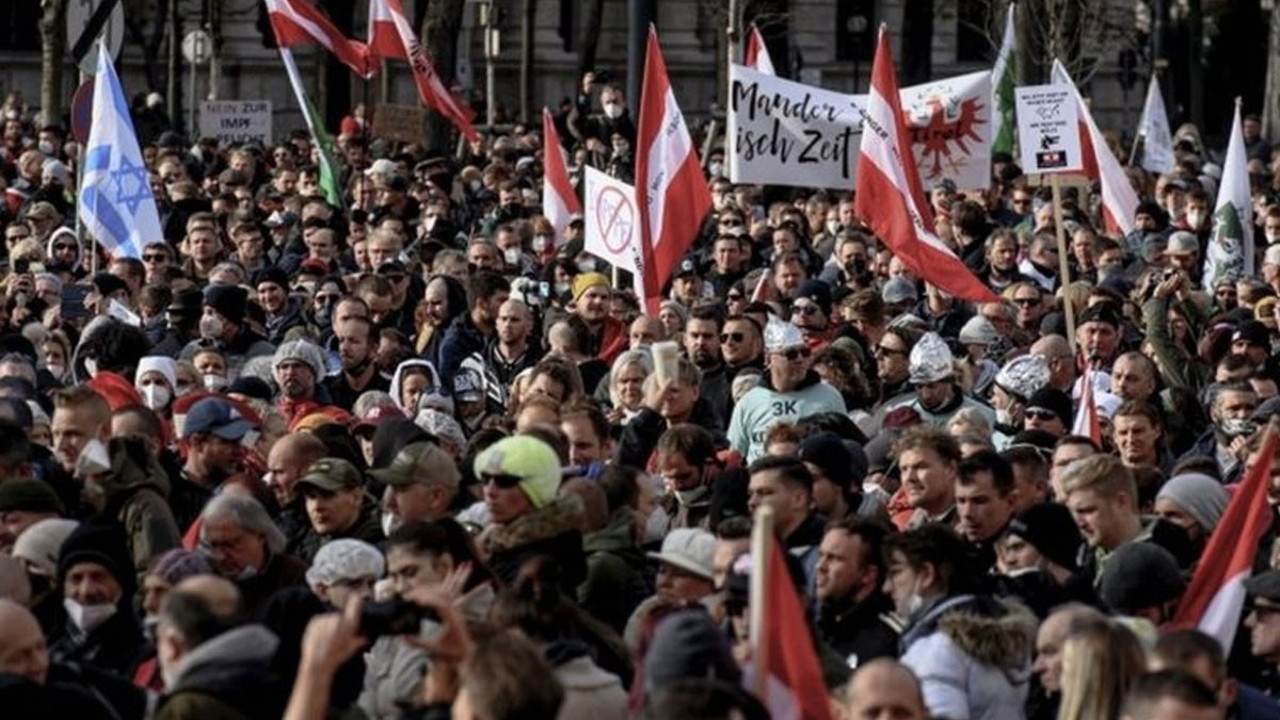 Tam kapanma geleceğini duyan halk sokaklara döküldü