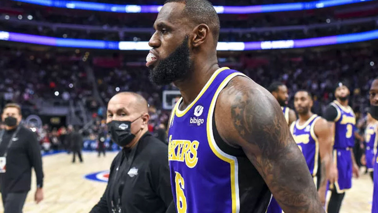 LeBron James, kariyerinde ikinci kez oyundan atıldı