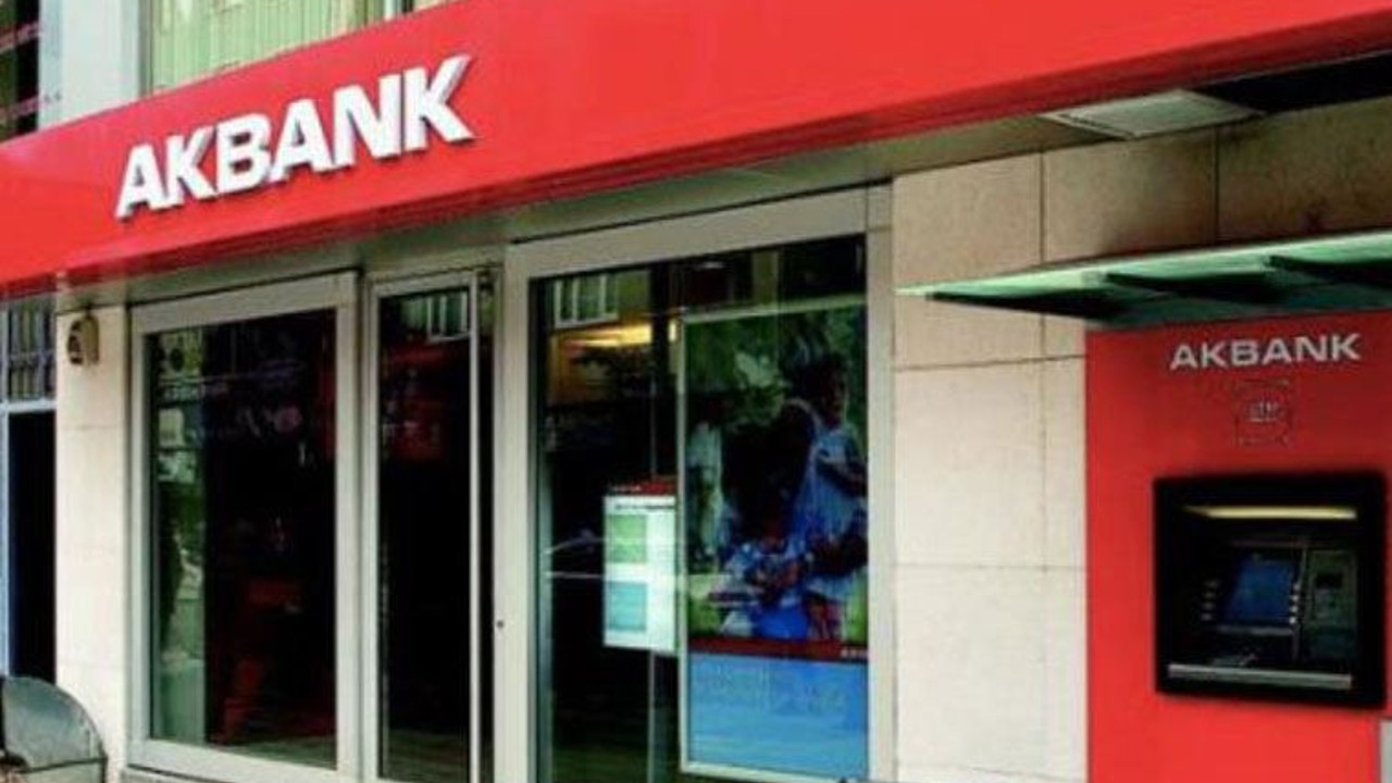 Akbank işlemleri durdurdu