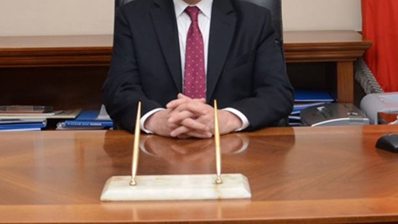 Kimin görevden alınacağı gece yarısı yayınlanan Resmi Gazetede. Bürokratlar 286 sayfa Resmi Gazete’de didik didik kendi adını aradı