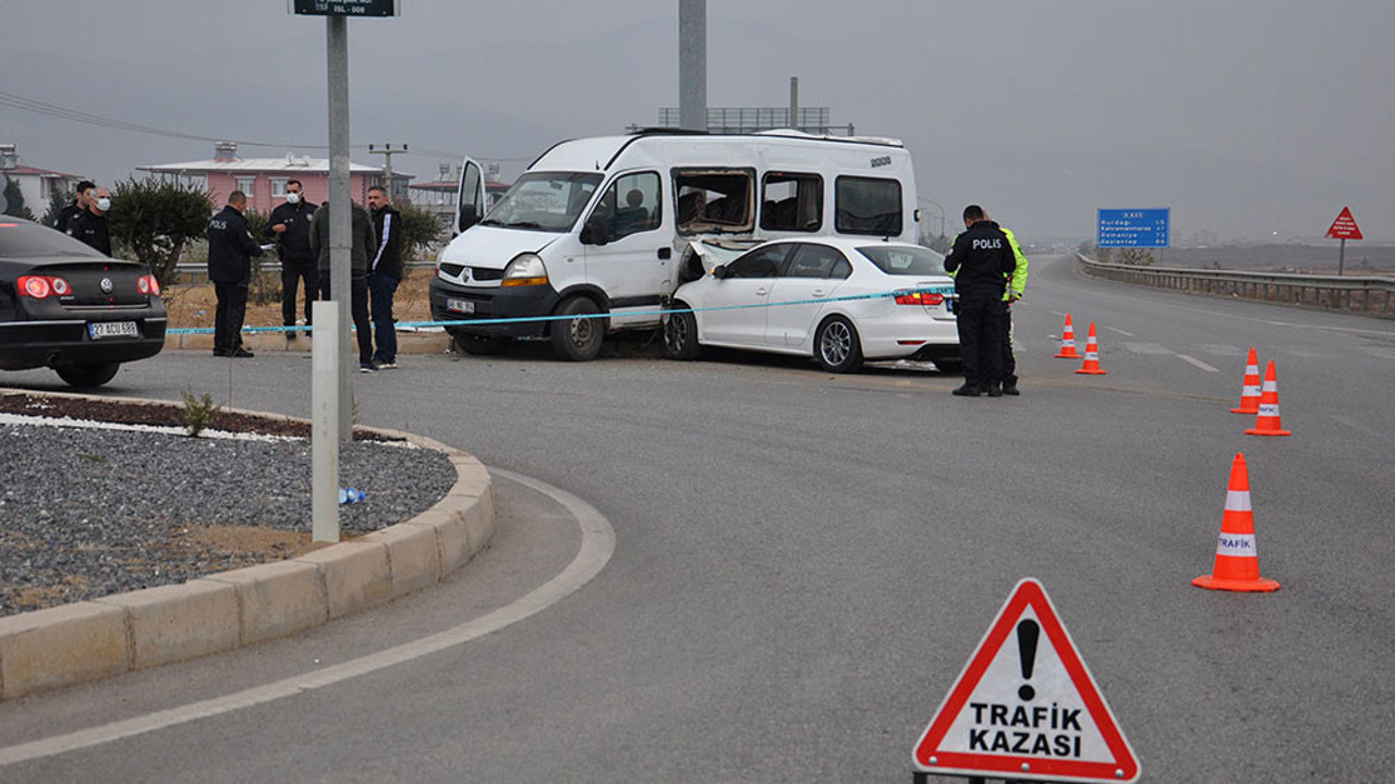 Öğrenci minibüsü kaza yaptı, çok sayıda öğrenci yaralı