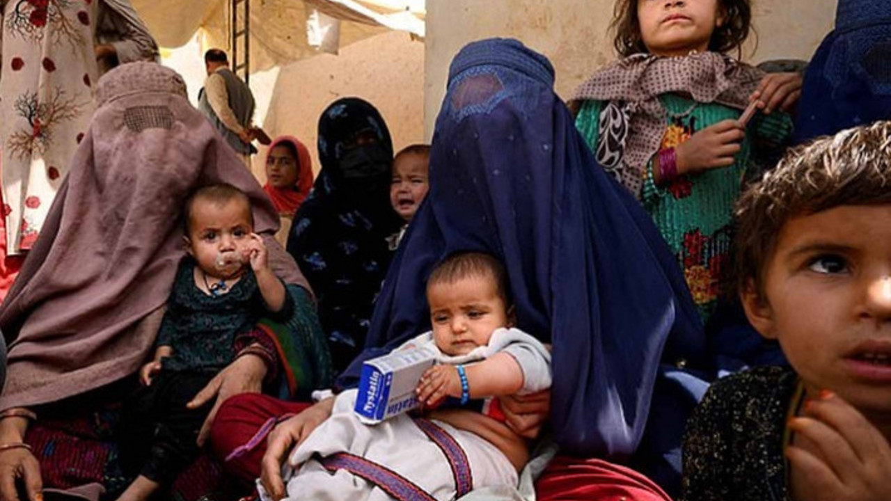 Taliban karanlığının çöktüğü Afganistan’da bebekleri evlendirmeye başladılar