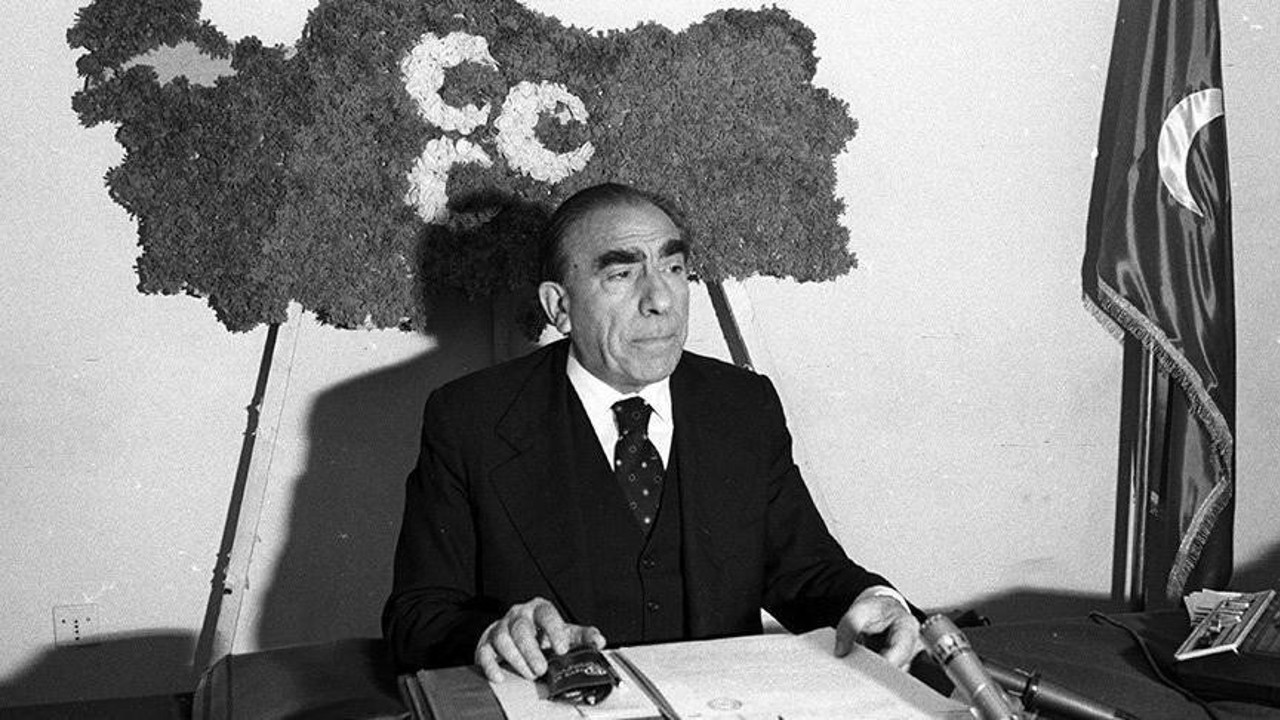 Türk siyasetinin ve Türk dünyasının unutulmaz lideri Alparslan Türkeş 104'üncü yaşında anılıyor