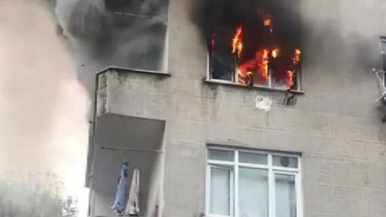 5 yaşındaki çocuk çakmakla evi yaktı