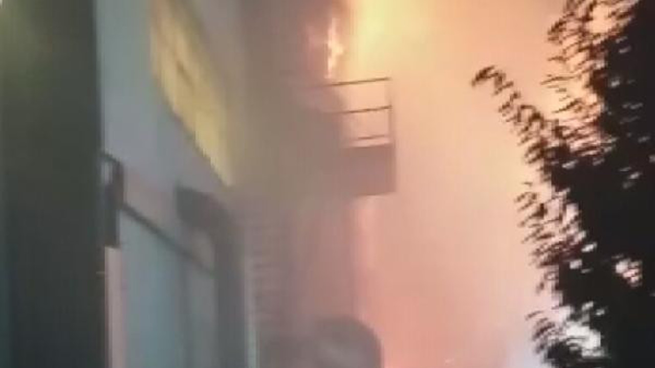 Esenyurt'ta plastik üretimi yapan fabrikada yangın