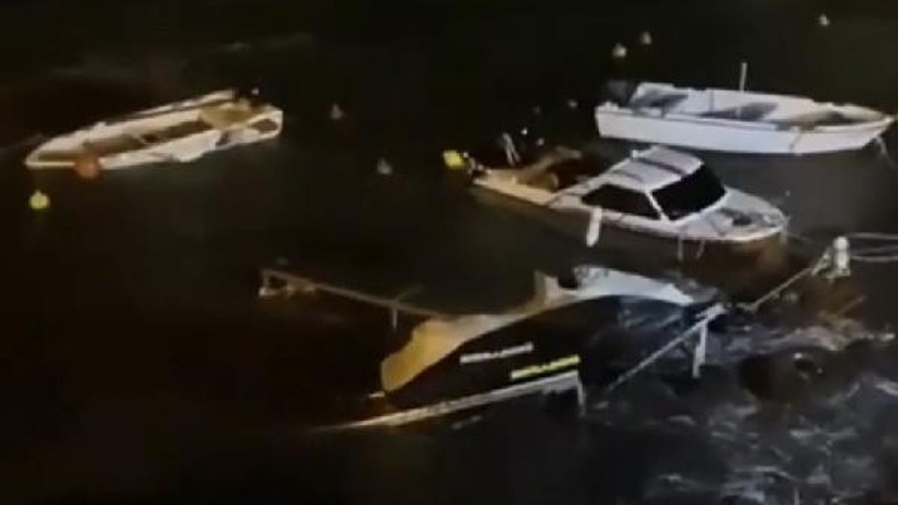 Lodos İzmir'i vurdu tekneler alabora oldu