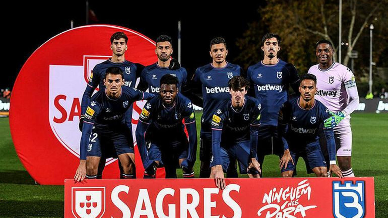Belenenses - Benfica maçı dünya futbol tarihine geçti. Belenenses maça 9 kişi çıktı 6 kişi bitirdi. Kaleci bile forvet oynadı