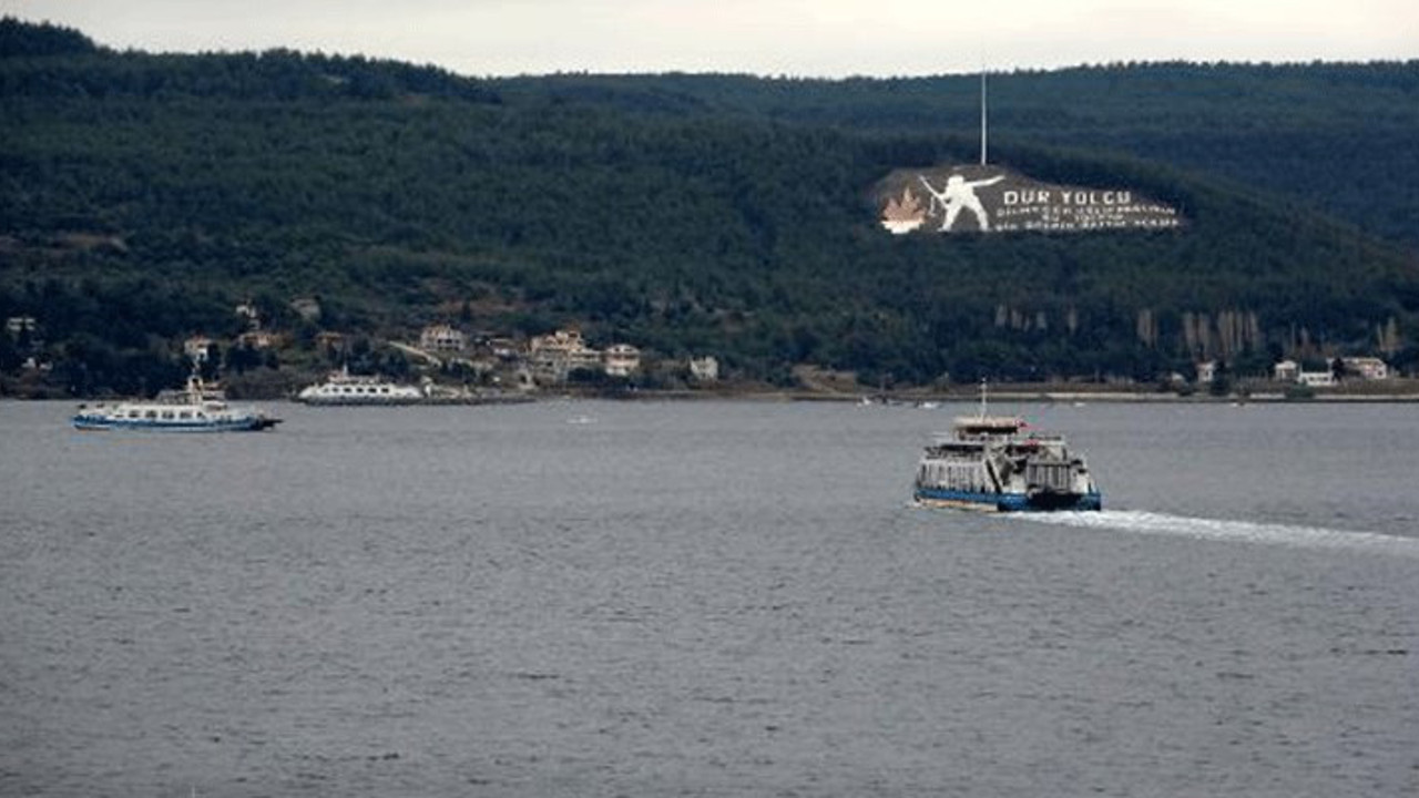 Çanakkale'de feribot seferlerine fırtına iptali