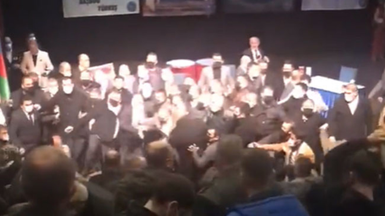 Ankara'da Alparslan Türkeş anma töreninde kan döküldü! 50 kişilik grup salonu bastı