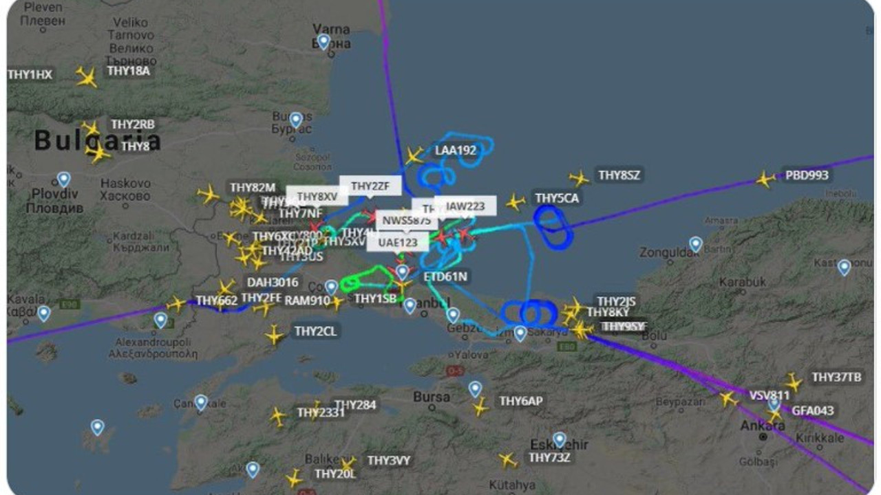 Gökyüzü uçak kaynıyor. Hava trafiği durdu