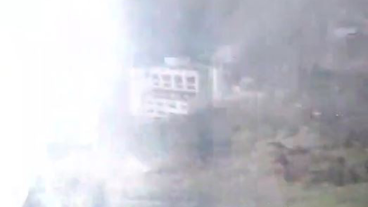 Başakşehir’de kıyamet koptu. Lodos, yüksek gerilim hattında patlama meydana getirdi.