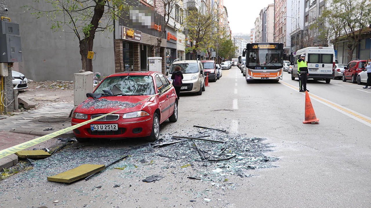 Lodos otelin camlarını paramparça etti