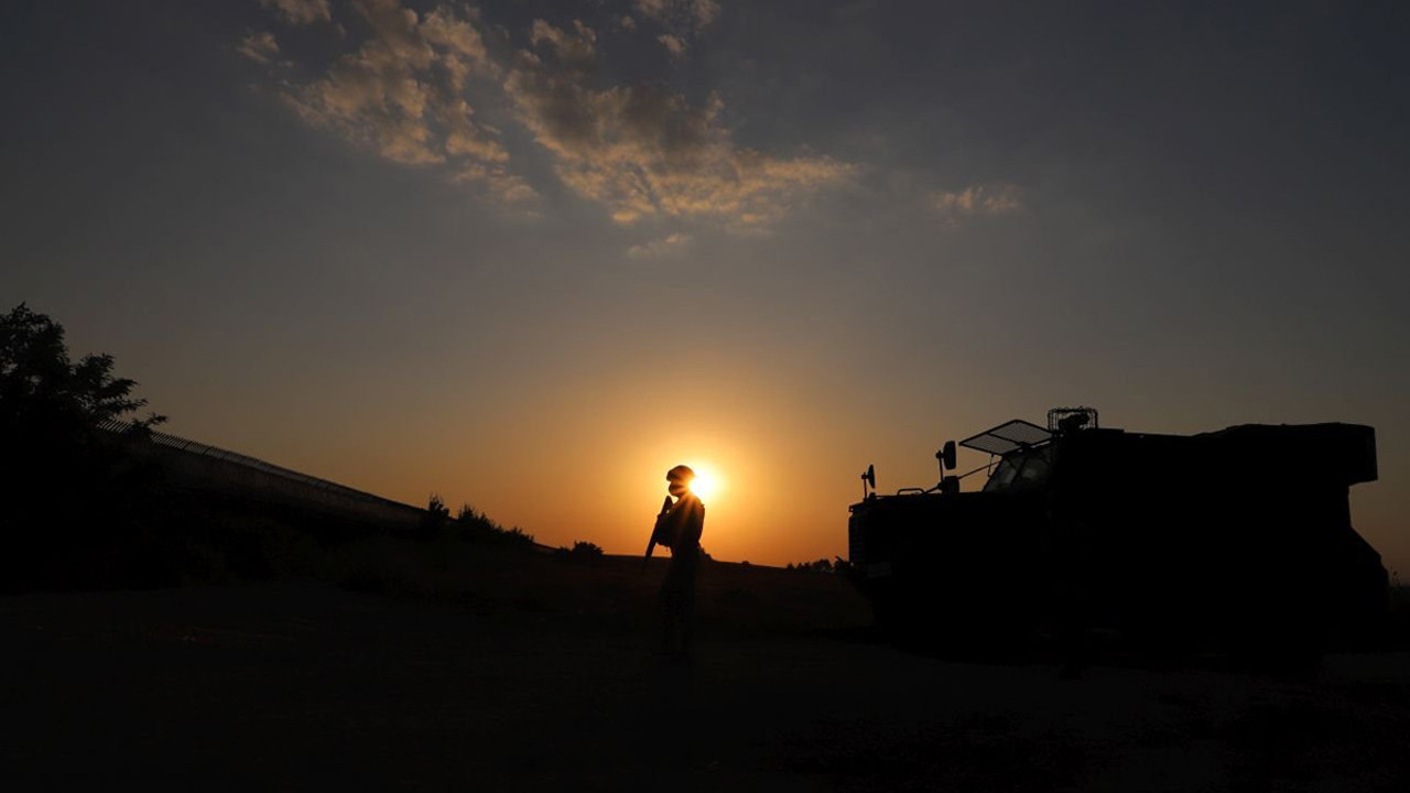 Yasa dışı yollarla yurda girmeye çalışan 5 kişi yakalandı