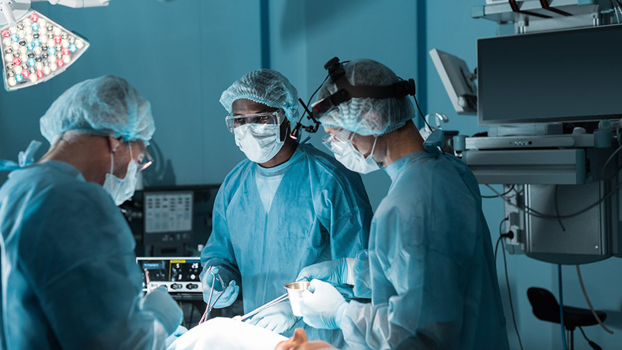 Hastanın yanlış bacağını kesen doktora para cezası