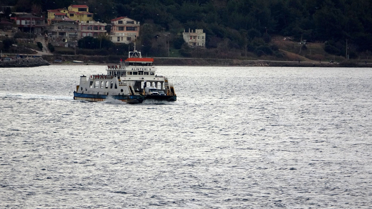 Bozcaada'ya feribot seferleri iptal edildi (02 Aralık 2021)