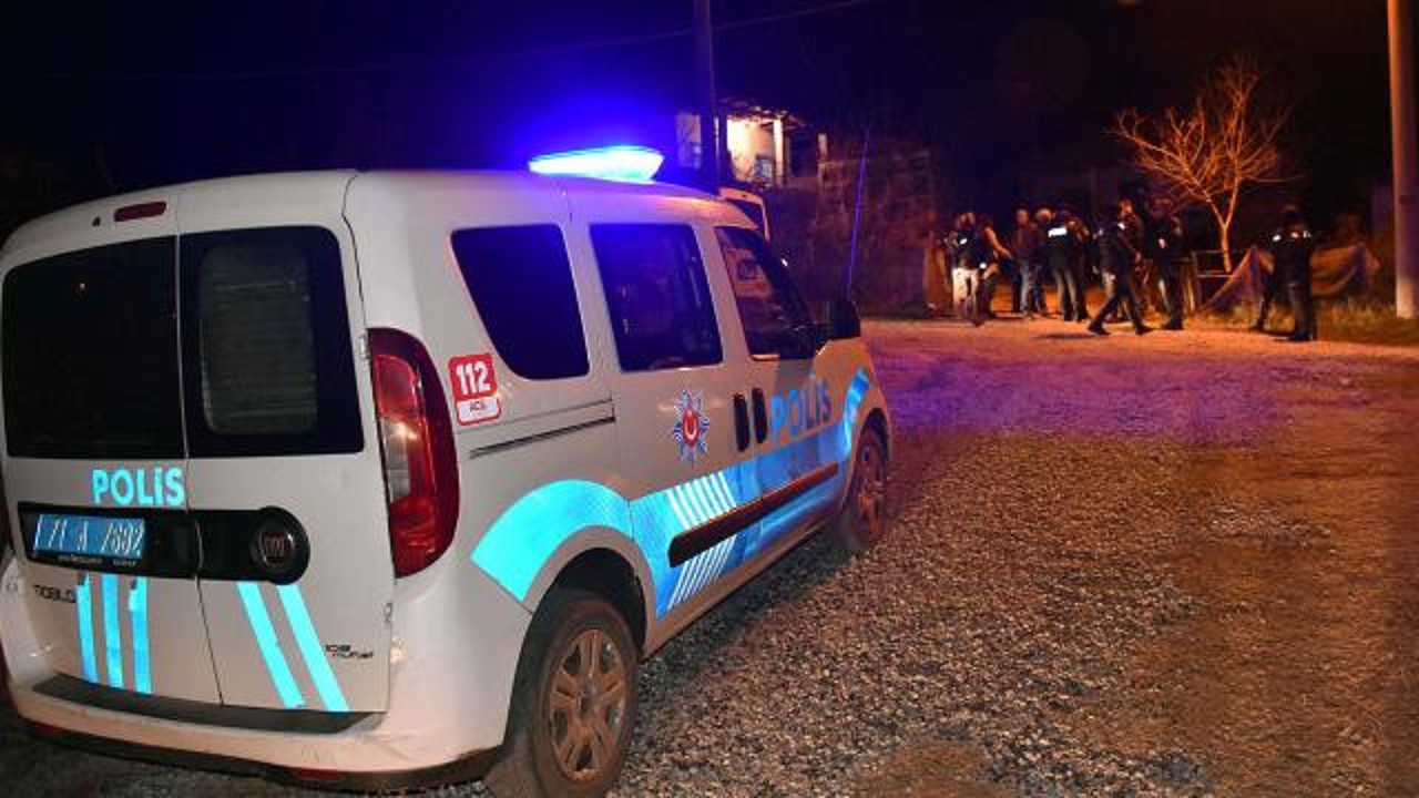 Yaşlı adamı önce darp, sonra gasp ettiler