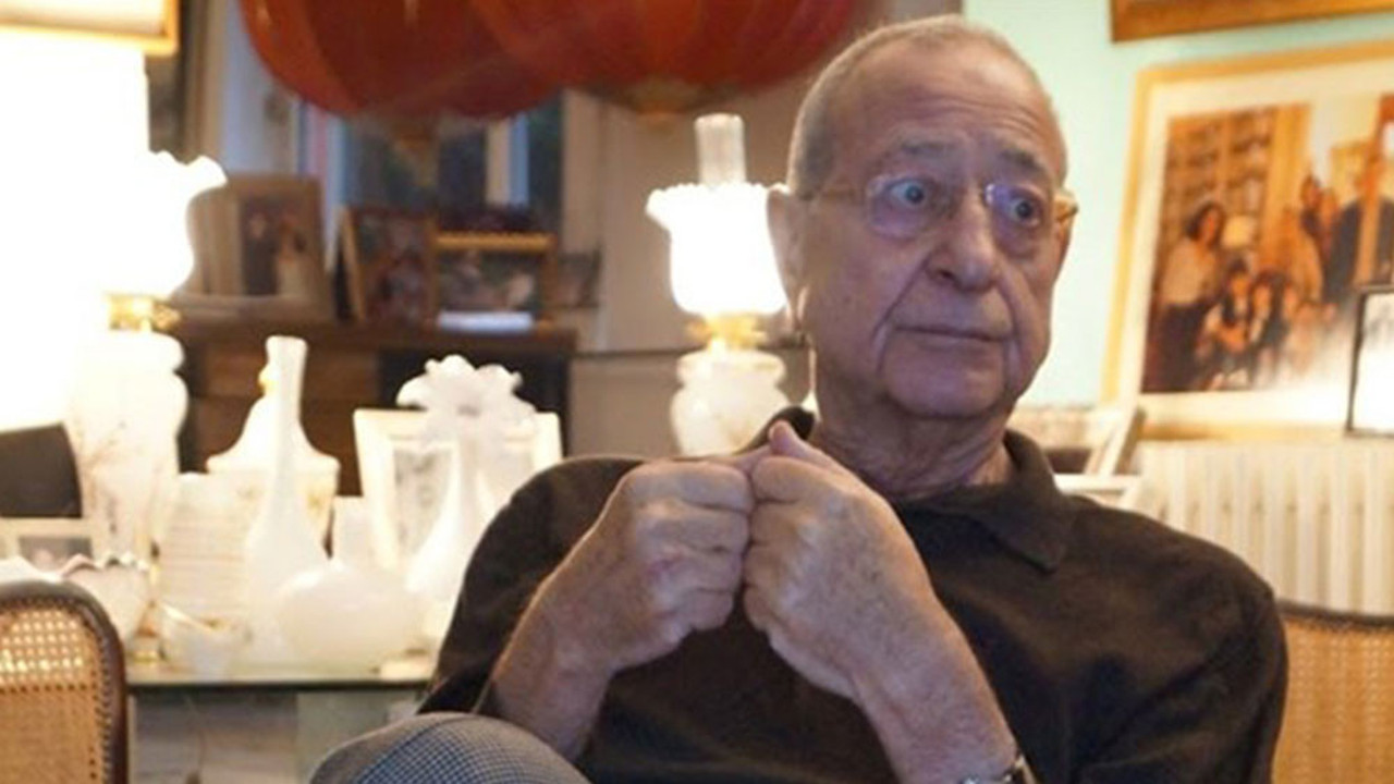 Mehmet Barlas 80 yaşından sonra fraksiyon değiştirdi. Bir anda Çinci oldu. Öyle bir palavra yazdı ki kendisi de inandı