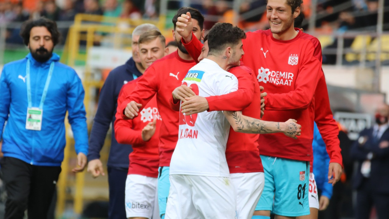 Sivasspor Alanya'da tek attı 3 aldı