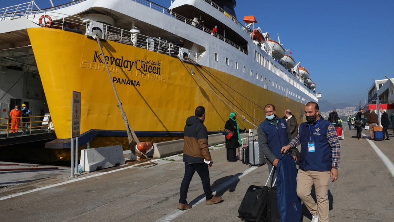 Libya'dan 25 yıl aranın ardından ilk yolcu gemisi İzmir'e ulaştı