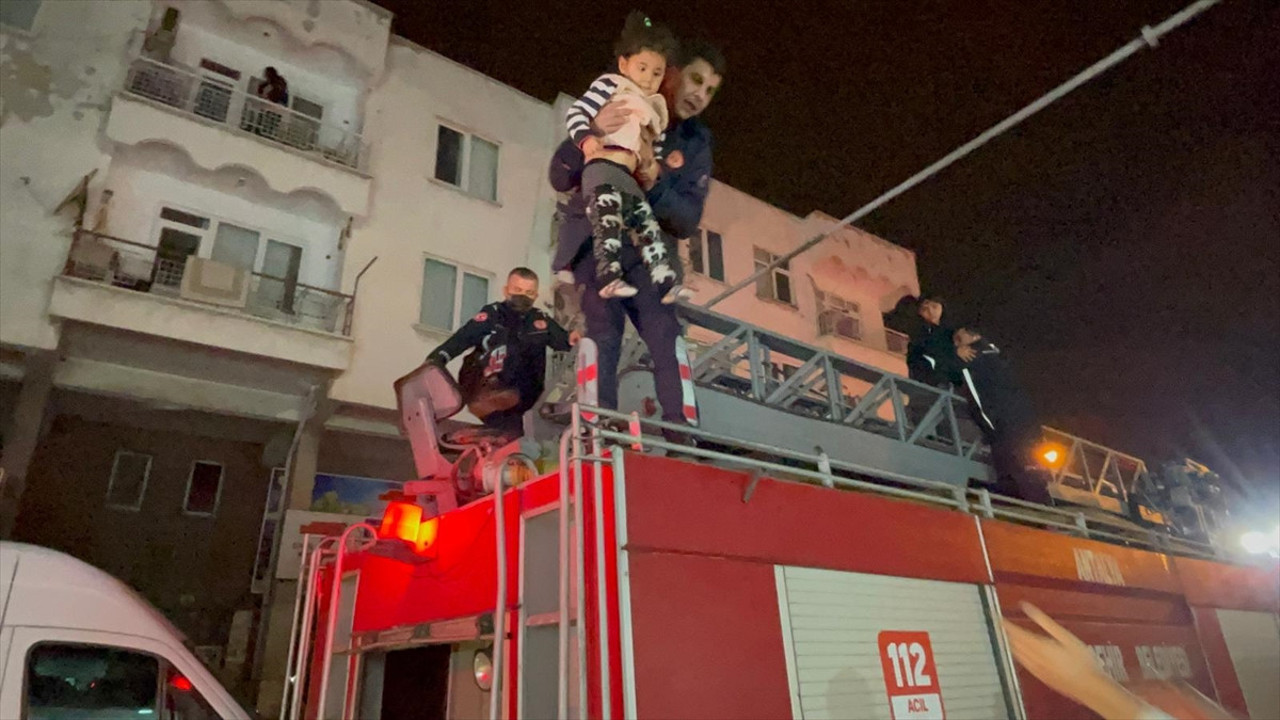 Antalya'daki yangında 6 çocuğu itfaiye ekipleri kurtardı