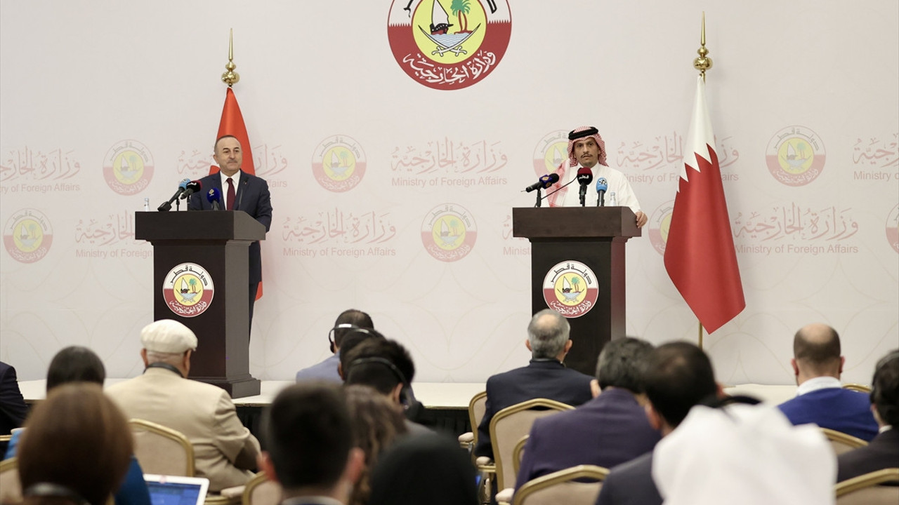 TRT’ye yayını kestiren soru. Çavuşoğlu’nun Katar’daki basın toplantısında apar topar canlı yayından çıktılar