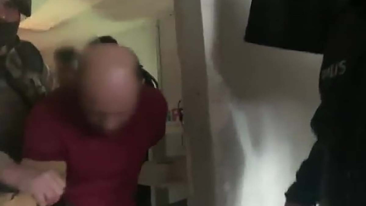 Birlikte yaşadığı erkek önce dövdü sonra rehin aldı. Keskin nişancı kurtardı. İşte o anlar