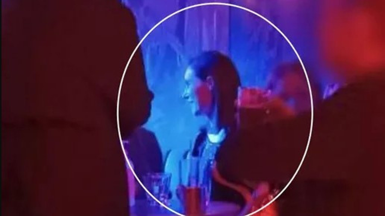 Bakan karantinadayken, Başbakan gece kulübünde. Finlandiyalılardan tepki yağdı