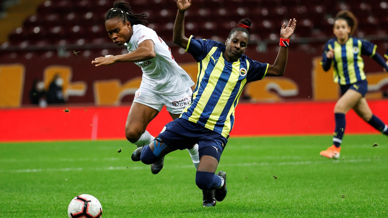 Fenerbahçe kadın takımı dostluk maçında Galatasaray'ı 7-0 yendi