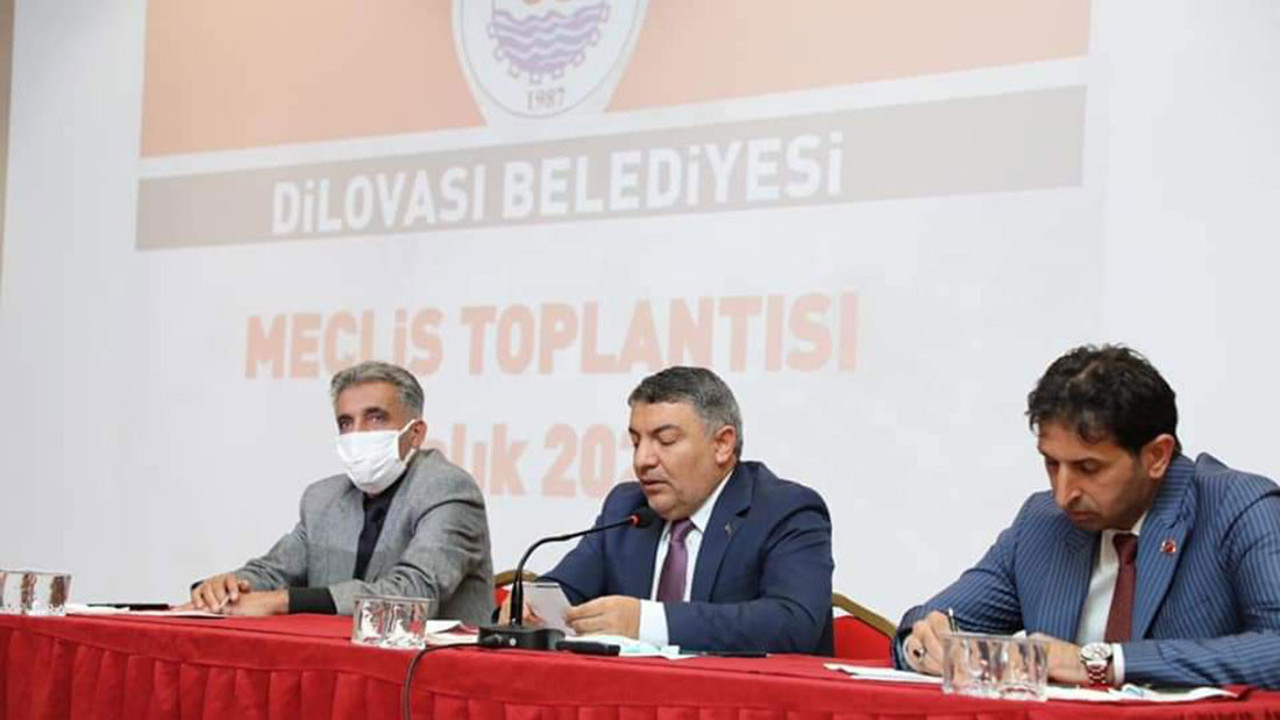 Gençlerin acı gerçeğini açıkladı. AKP'li belediye başkan iş bulamayan gençler yurt dışına iltica etmek için gay olmadıkları halde gayiz dediklerini söyledi