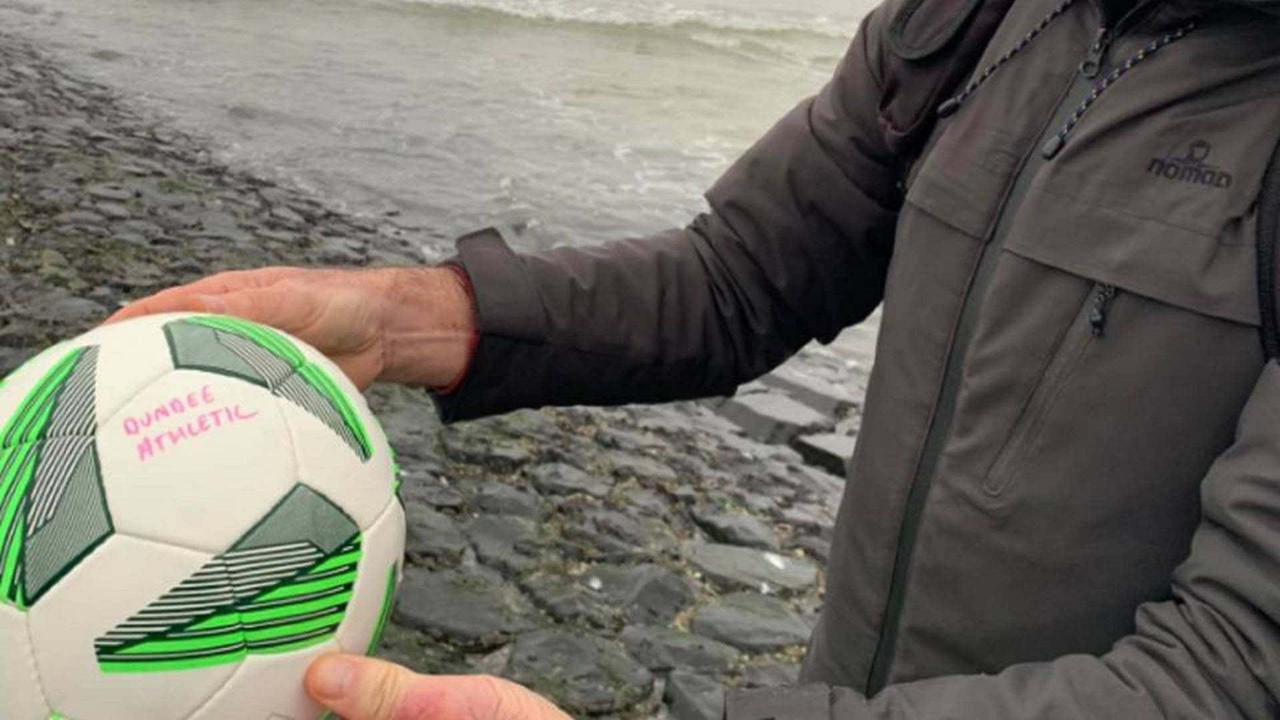 İskoçya Amatör Ligi futbolcusu şutu attı top başka ülkeye gitti! Tam 650 km giden top bakın nereden çıktı