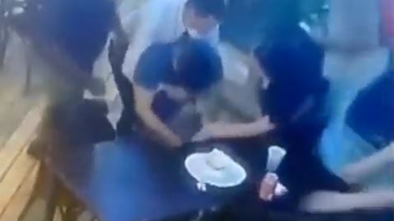 Boğazına lokma kaçınca boğuluyordu. Garsonun ''Heimlich manevrası'' hayat kurtardı