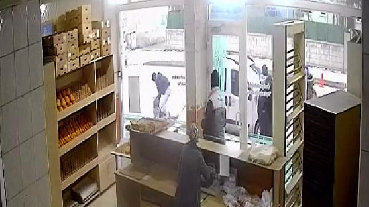 Sivas'ta bir kadın, cadde ortasında eski eşi tarafından defalarca bıçaklandı