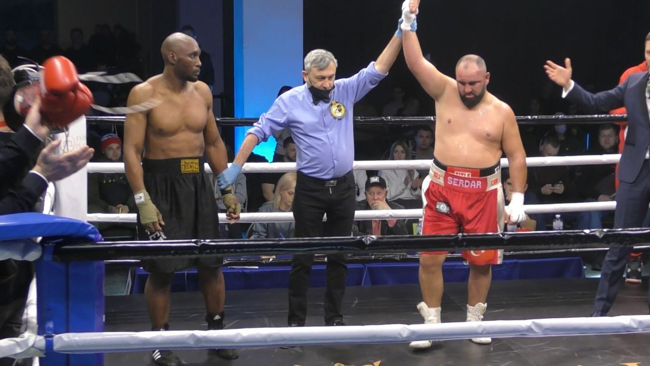 Serdar Avcı, Mike Tyson'ı nakavt eden boksöre ringi dar etti