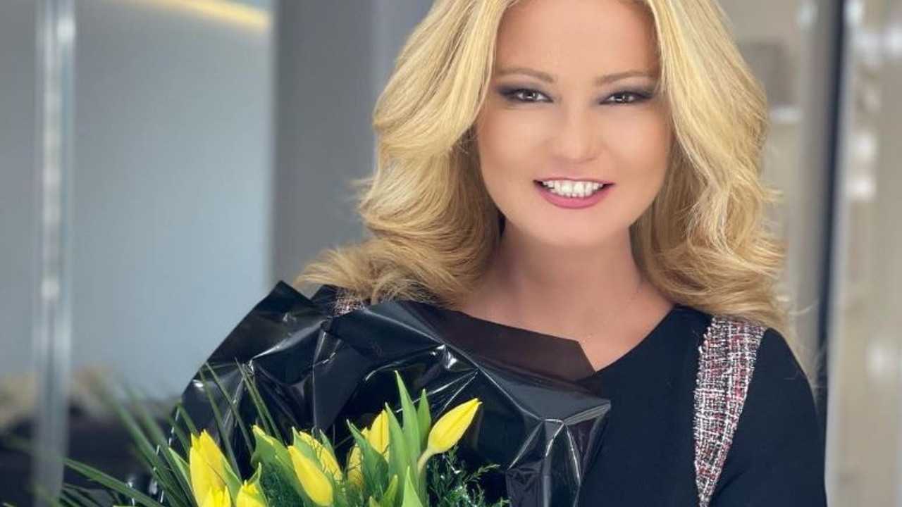 Müge Anlı sosyal medya hesabı açtı mavi minisi 450 bin beğeni aldı