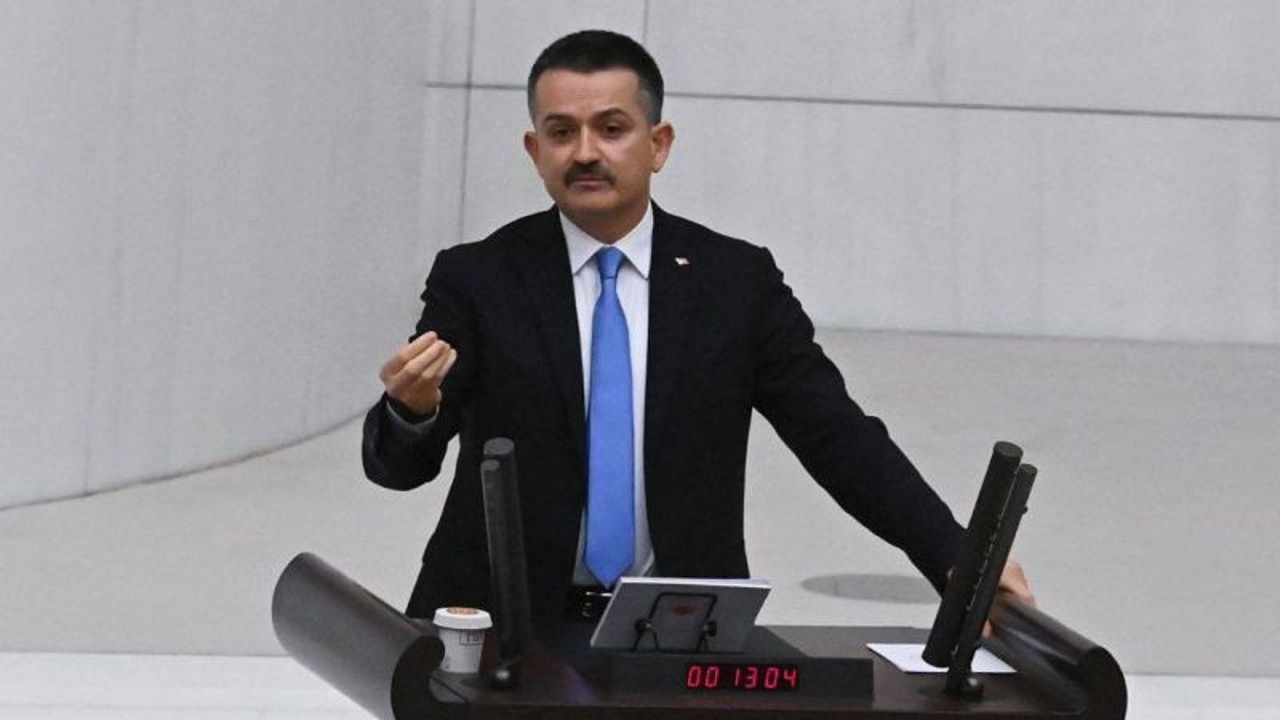 Bakan Pakdemirli: Yangınları biz çıkarmadık, söndürmek için can verdik. Fatiha okumayı öğrenin önce