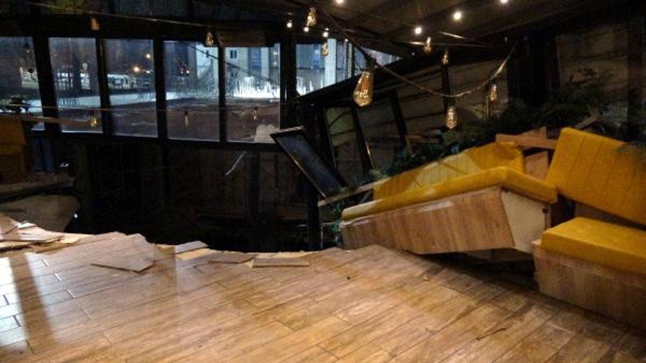 AVM'de panik anları büyük gürültüyle çöktü