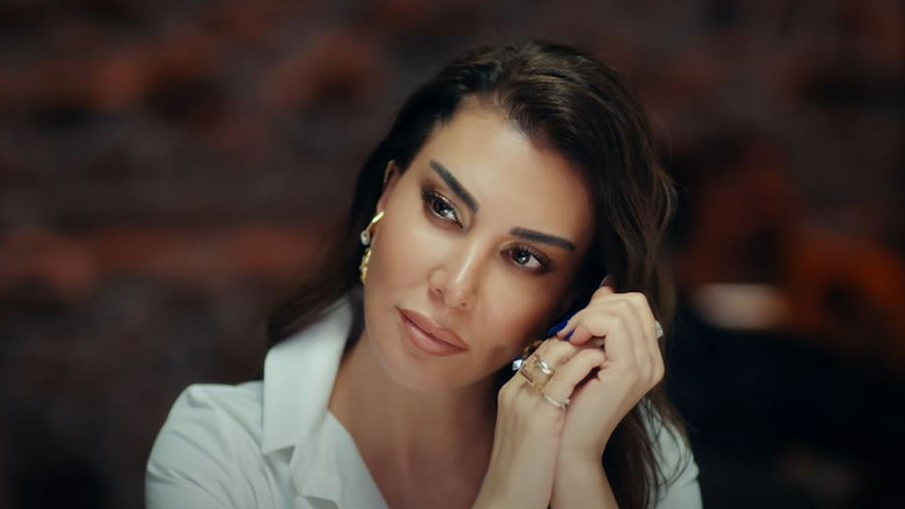 Ebru Yaşar’ın yeni şarkısı içime ata ata dünyada rekor kırdı