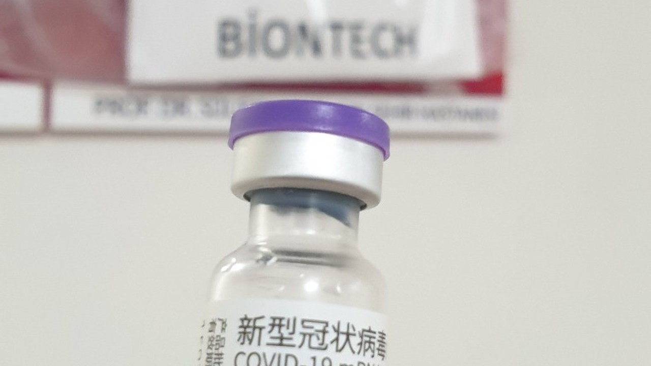 Mehmet Faraç'a bu aşıyı yaptılar. Biontech aşısında büyük skandal. Meğer günlerdir herkese üzeri Çince yazılı aşı yapılıyormuş