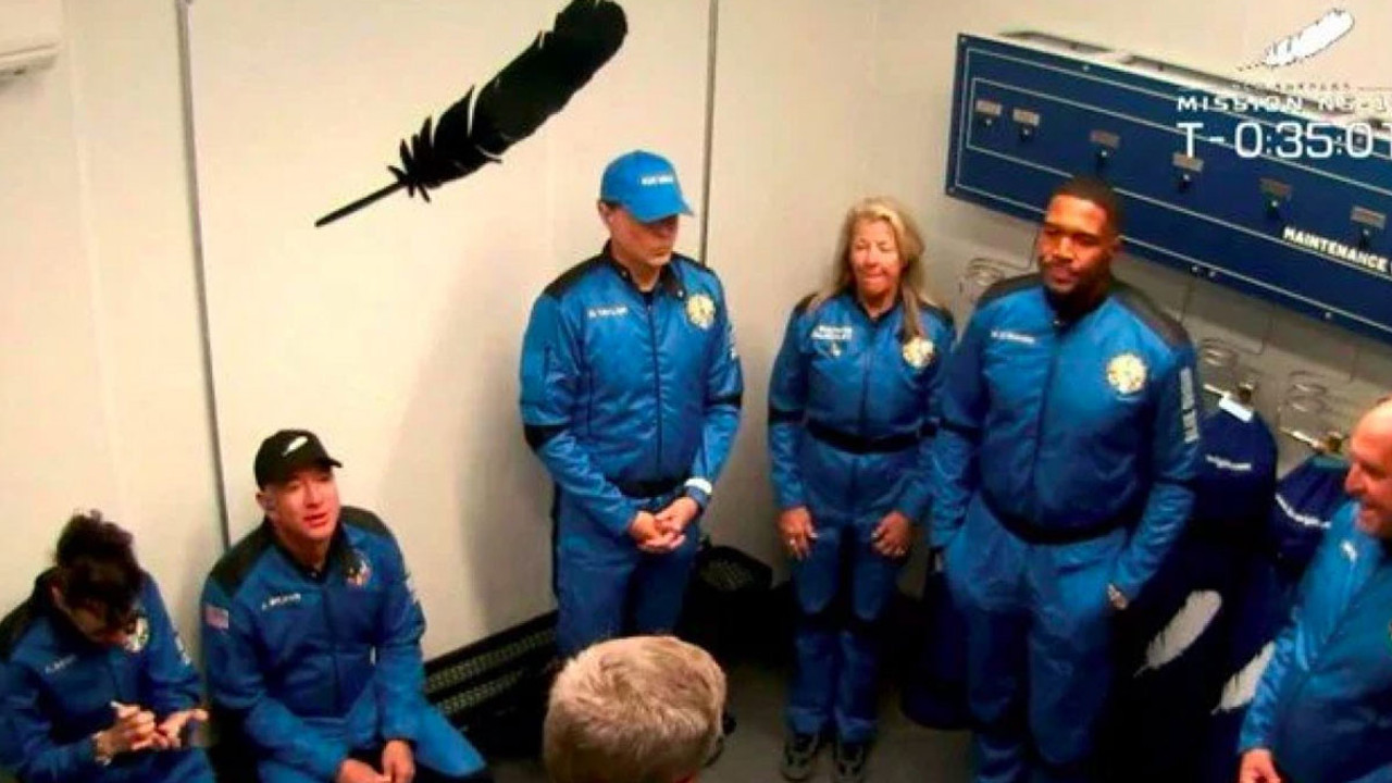 Jeff Bezos'un firması uzaya 3.turistik uçuşu yaptı