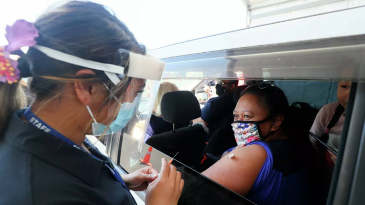 Aşı olanlara para veriliyor diye aynı gün içinde 10 doz koronavirüs aşısı vuruldu!