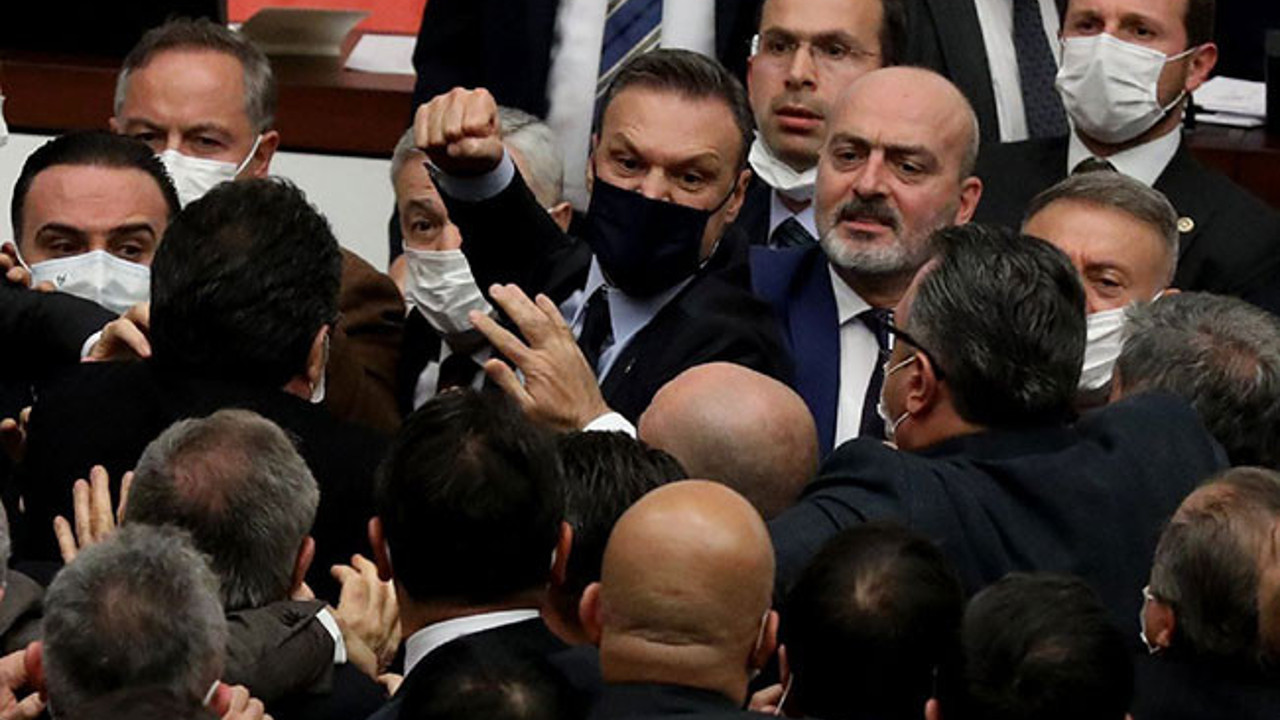 Havuz medyasında Alpay Özalan için rezil benzetme! Utanç duyulacak görüntülere övgüler sıraladı