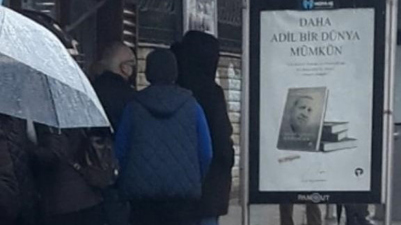 Ucuz ekmek kuyruğundaki vatandaş uzun uzun Erdoğan’a baktı! Evet, daha adil bir dünya mümkün ama böyle değil