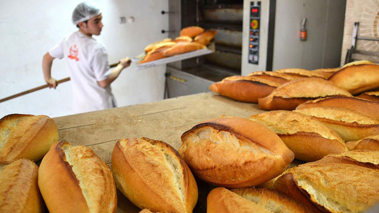 Mersin Belediyesi bedava ekmek dağıtmaya başladı. Helal olsun böyle belediyeye