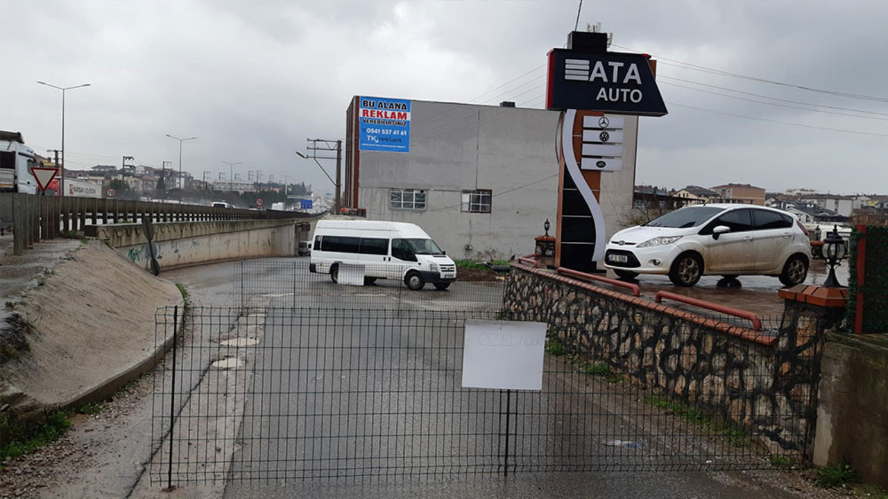 Akılalmaz olay, yolu tel çitle kapattı