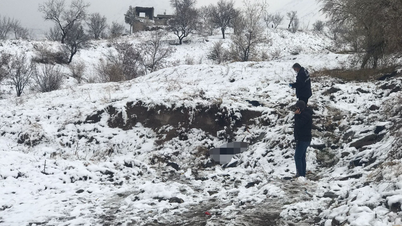 Boş arazide bir erkeğin cansız bedeni bulundu