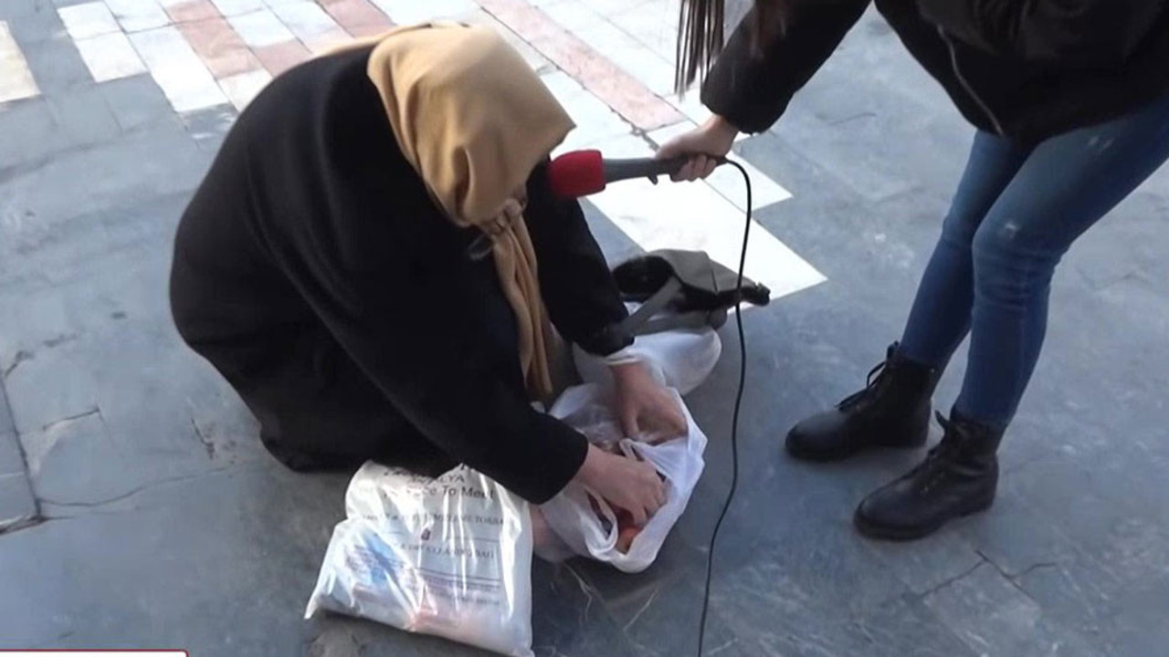 Pazarda ezik sebzeleri alan teyze isyan etti: Kurban olurum Atatürk'e bize güzel memlekete bıraktı ama memleketin her yeri satıldı